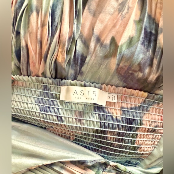 ASTR the Label Maeve Pleated Midi Dress - Picture 4 of 5